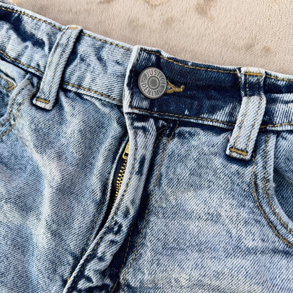 Justice Denim Shorts Girls Size 12 Light Blue Acid Wash Distressed Excellent - Picture 2 of 7